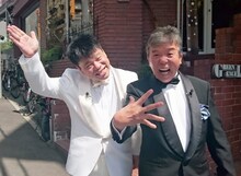 「おかべろ」に間寛平の代わりに助っ人として登場するジミー大西（左）と、番組レギュラーの村上ショージ。(c)関西テレビ