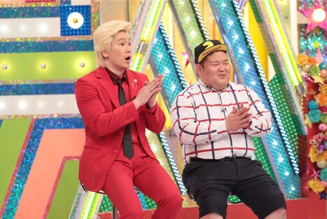 （左から）メイプル超合金カズレーザー、ANZEN漫才あらぽん。(c)テレビ朝日