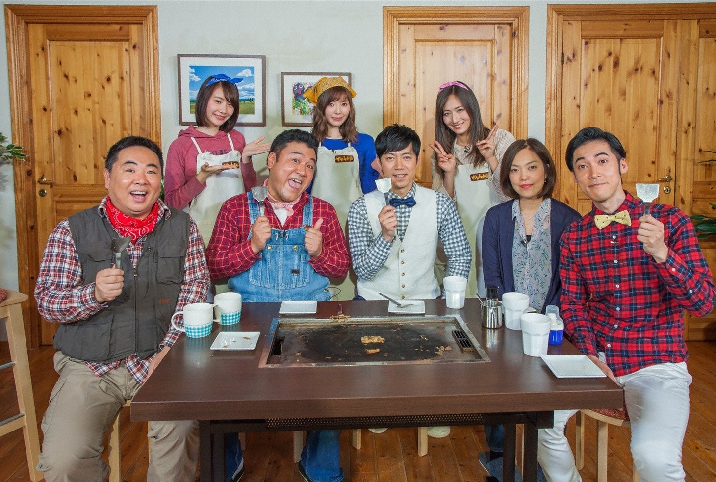 「ザキ山小屋」の出演者たち。(c)ABC