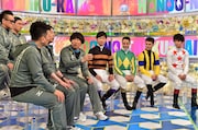 （左から）体育会TV軍とジョッキー軍。(c)TBS