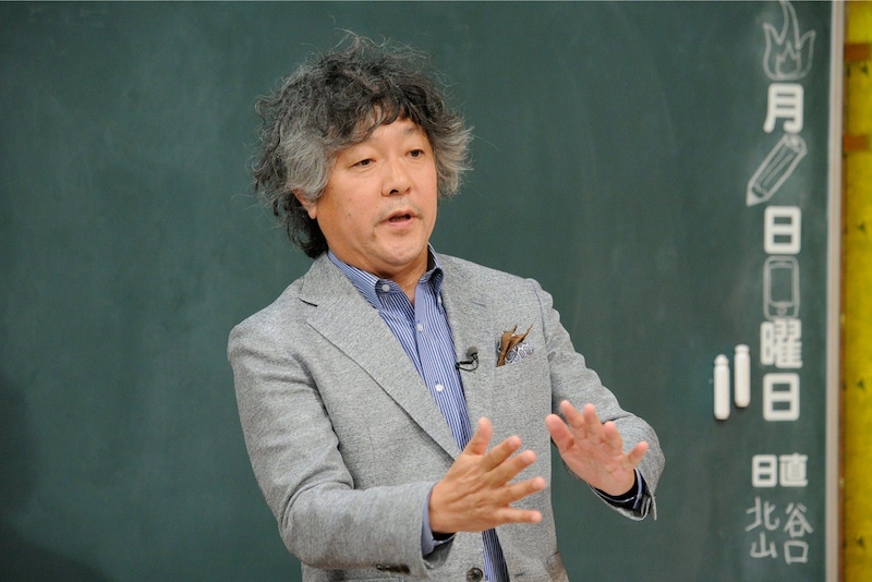 「しくじり先生 俺みたいになるな!!」で「日本のお笑いは終わってる発言で大炎上しちゃった先生」として授業を行う茂木健一郎。(c)テレビ朝日