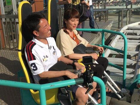 （左から）チュートリアル福田、鈴木砂羽。(c)関西テレビ