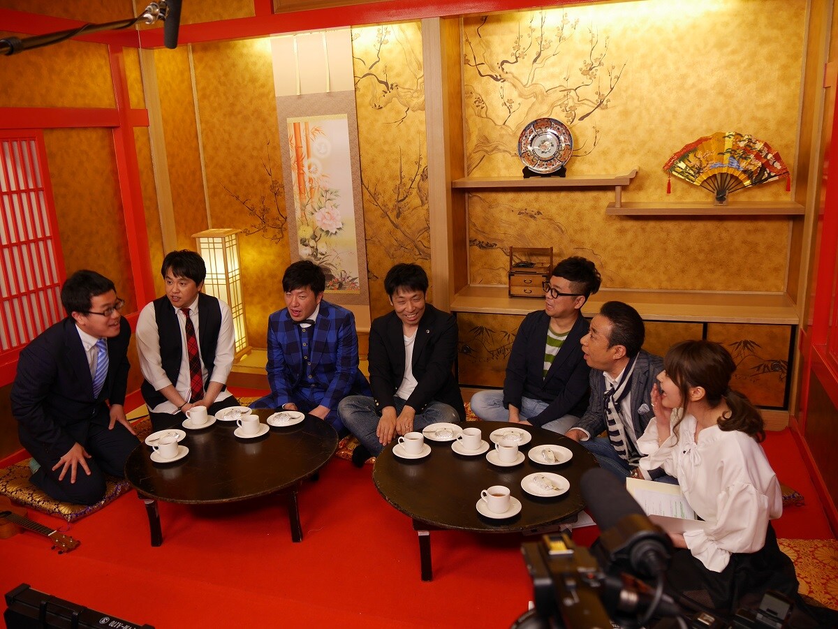 合間にみんなでお菓子、穏やかなネタ番組「お座敷演芸会」にパンブーやアメザリ