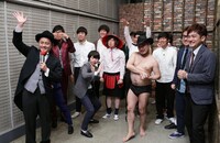 「これからチャップリン」のコーナーに控える芸人たち。