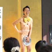 アキラ100%「R-1」優勝特番でニューヨークへ、お盆1つで歩いても騒がれない
