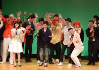 新宿明治安田生命ホールに「お疲れちゃ～ん」を贈るインスタントジョンソンゆうぞう。