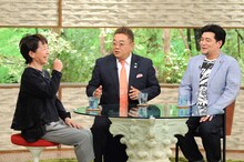 トークを繰り広げる阿川佐和子とサンドウィッチマン。(c)MBS