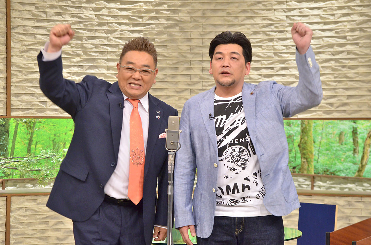 ネタを披露するサンドウィッチマン。(c)MBS