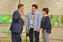 3人でネタに挑戦するサンドウィッチマンと阿川佐和子。(c)MBS