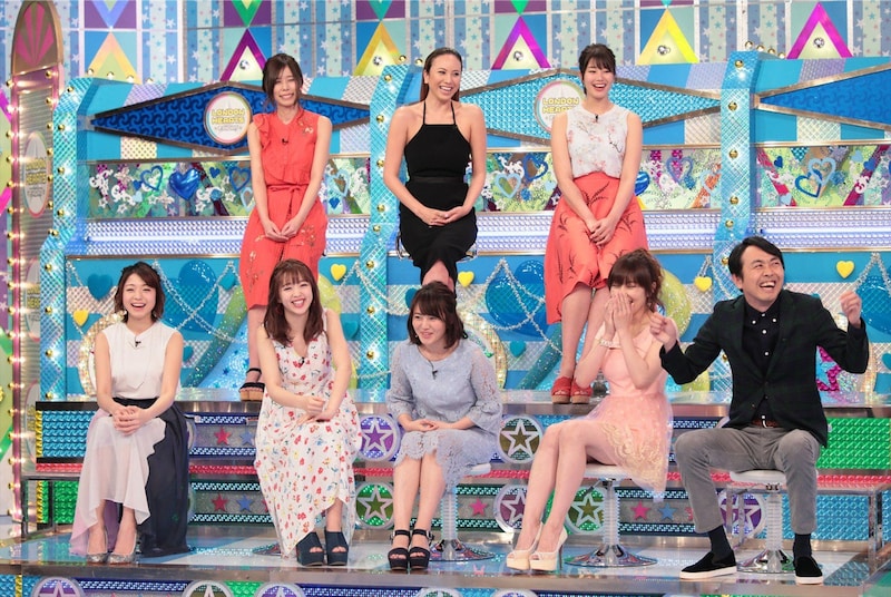 「金曜★ロンドンハーツ」に出演する、アドバイザーのアンガールズ田中（右端）ら「有吉プロダクション」のメンバー。(c)テレビ朝日