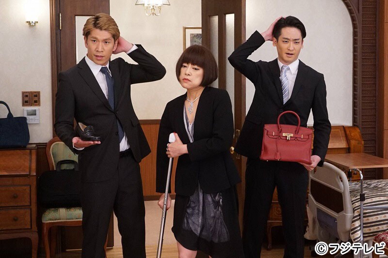 ドラマ「人は見た目が100パーセント」に出演するブリリアンと、楠見薫 （中央）。