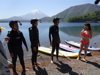 「芸能人だって旅がしたい！芸能界旅サークル8 おでかけシーズン到来！初夏の旅SP！」で展開される、アンガールズ（中央）の旅のワンシーン。(c)ABC