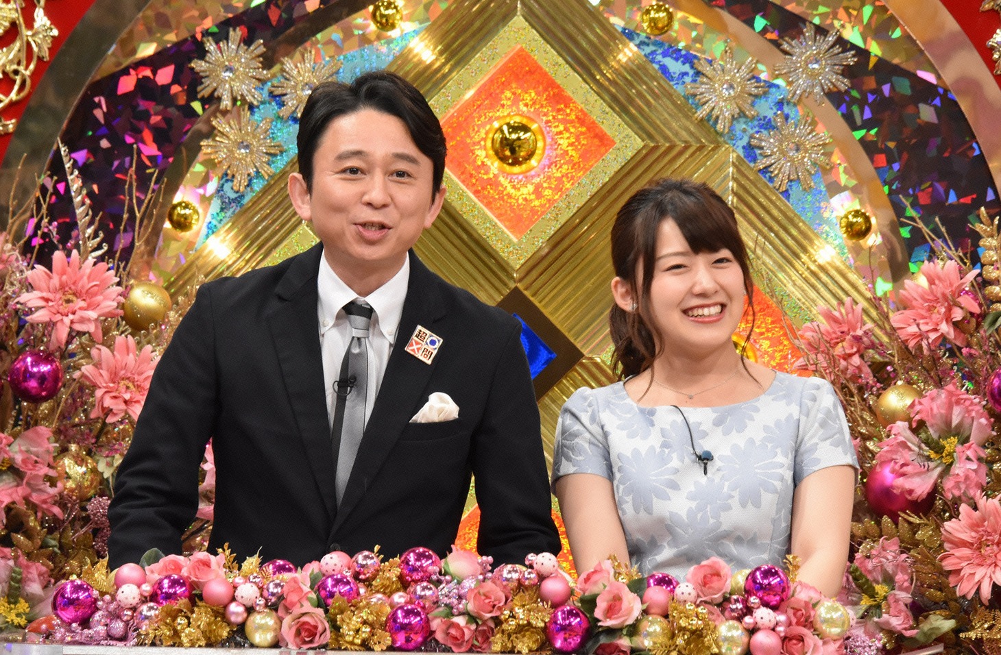 左から有吉弘行、尾崎里紗アナウンサー。(c)日本テレビ