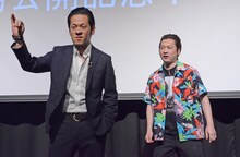 漫才を披露するペンギンズ。