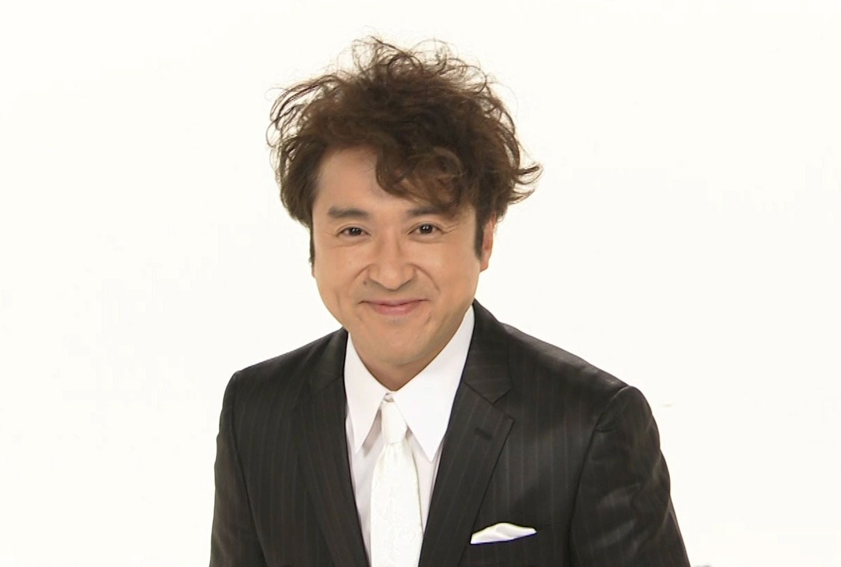 コント「誰でも使えるムロツヨシからの結婚お祝いVTR」よりムロツヨシ。(c)NHK