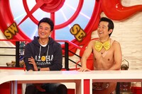 アキラ100%と原田龍二（左）。(c)関西テレビ