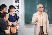 タウンワーク新CM「予備校講師」編の撮影中の様子。