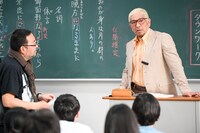 タウンワーク新CM「予備校講師」編の撮影中の様子。