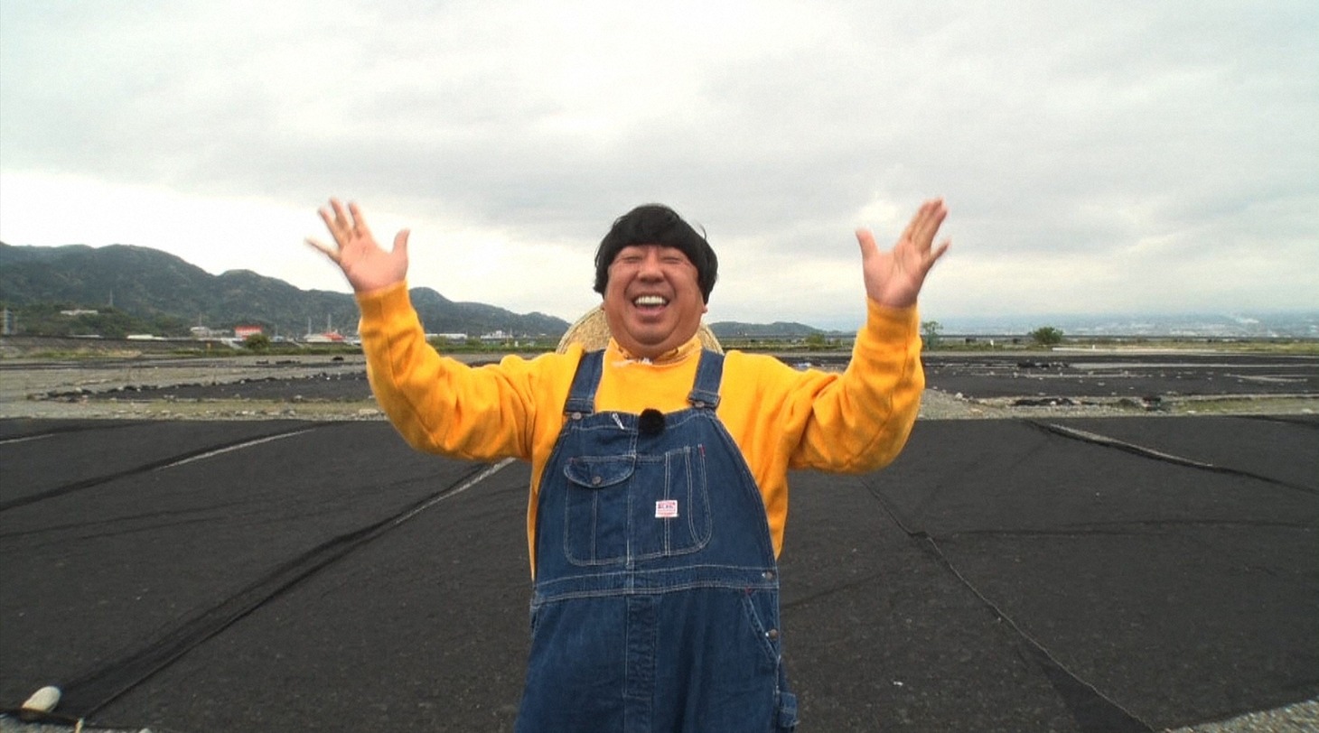 「バナナマンのせっかくグルメ！」で静岡県清水を訪れるバナナマン日村。(c)TBS