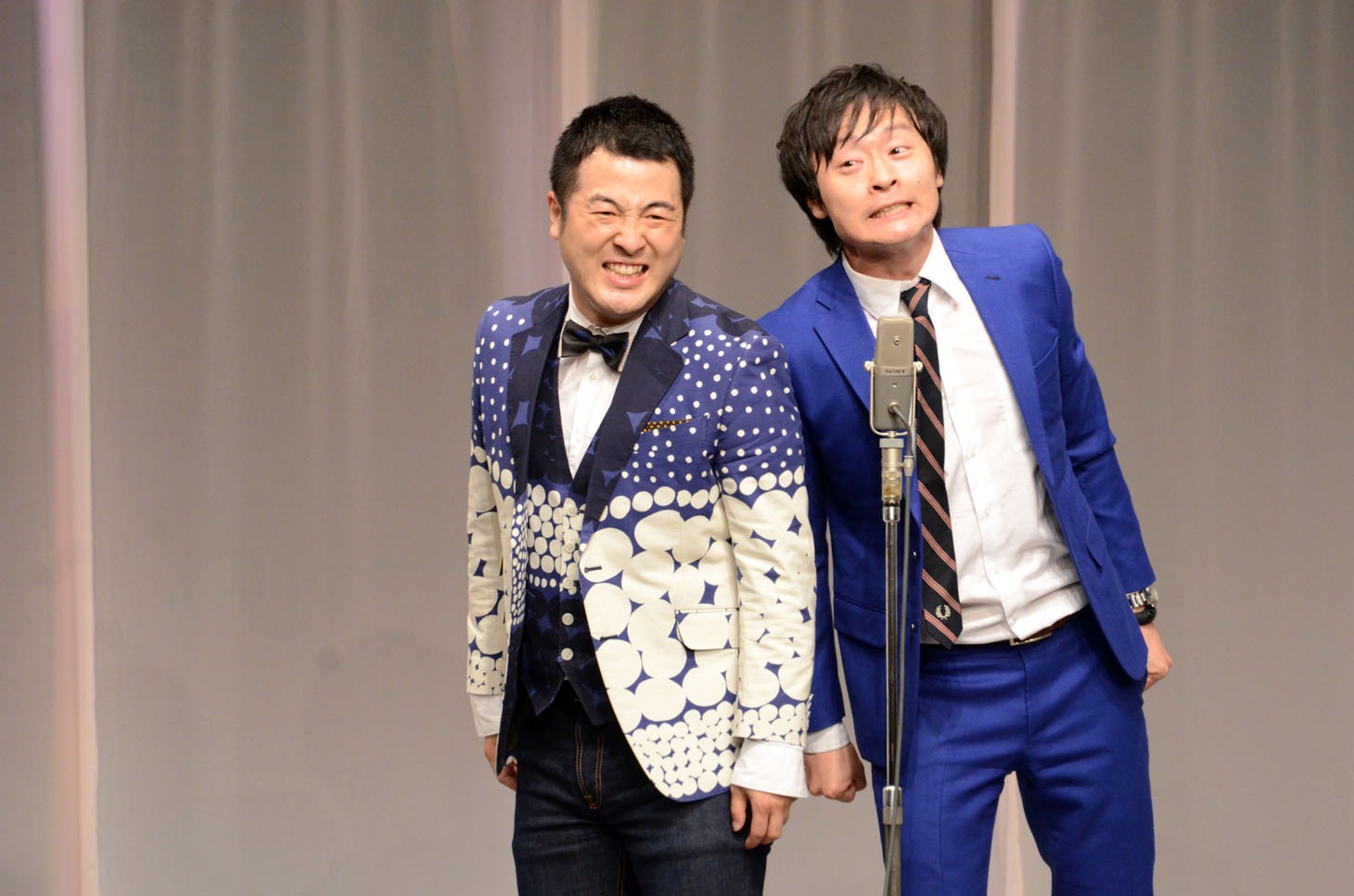 2017年5月開催の単独ライブ「和牛のネタ牧場～ネタもトークもたくさん育ってます!!～」より。「もうええわー！」と激しくツッコむ川西（右）とそれに顔面の迫力で対抗しようとする水田（左）。