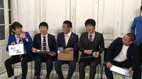 ケンカのテーマを決める芸人たち。(c)テレビ東京