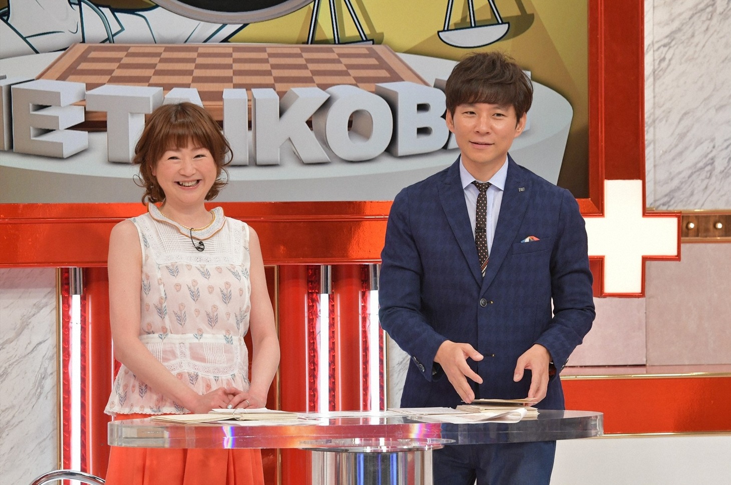 番組MCの（左から）山瀬まみ、アンジャッシュ渡部。(c)TBS