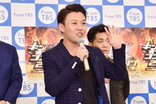 「優勝できなかったら実家のもんじゃ焼き店は2日間、50％オフ」と約束した、ジャングルポケットおたけ。