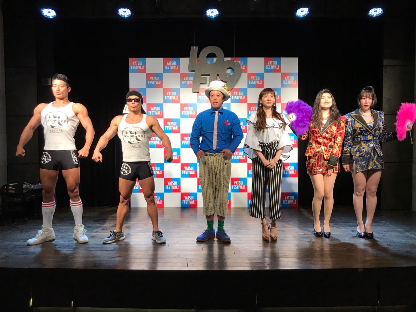 会見の様子。左からマッチョ29の超新塾・コアラ小嵐とサイヤマングレート、エレキコミックやつい、麻美ゆま、ベッド・イン。