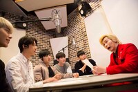 左からBoys Republic、メイプル超合金カズレーザー。