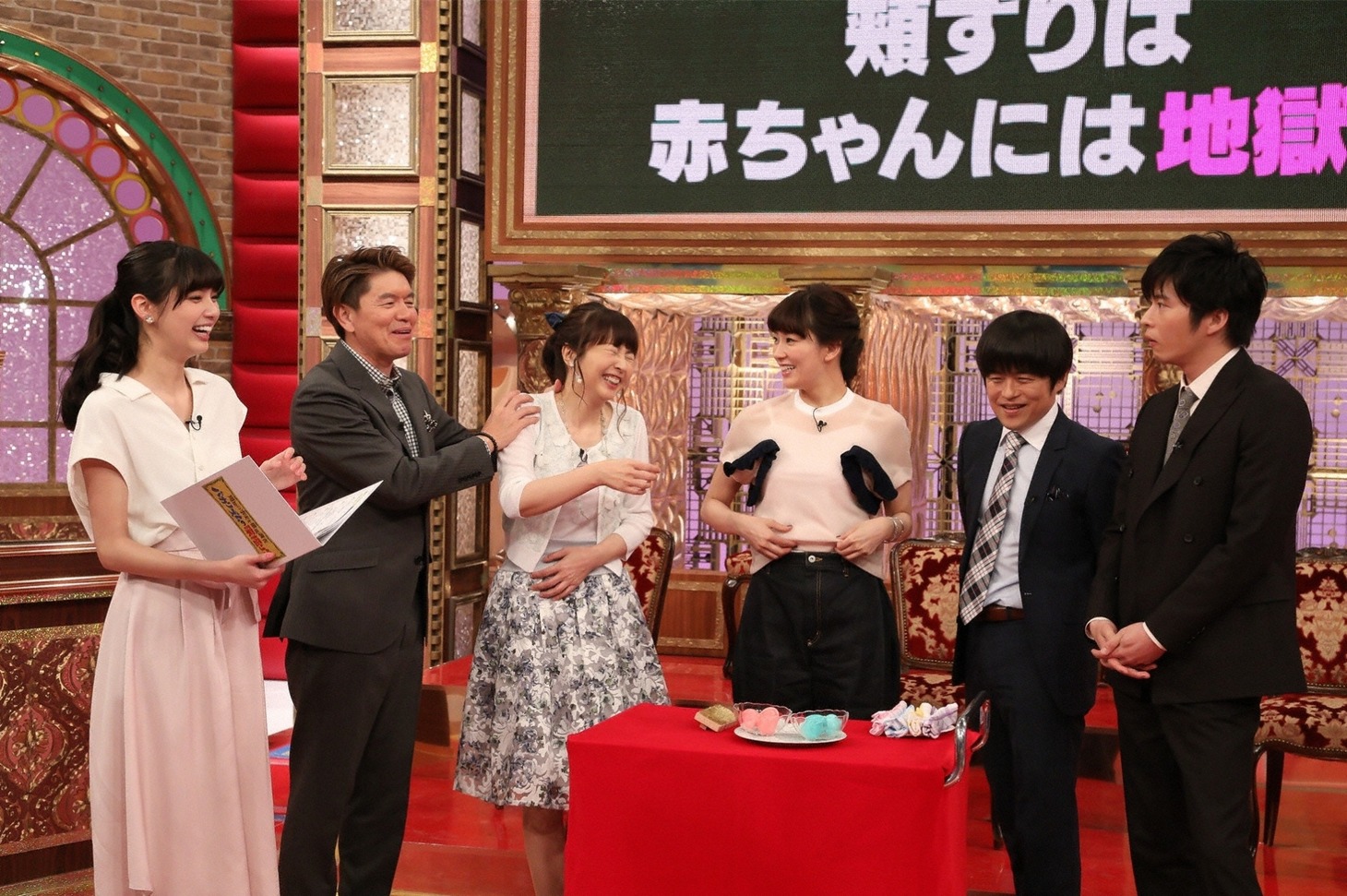 「バカリズムの深掘り学」のワンシーン。(c)関西テレビ