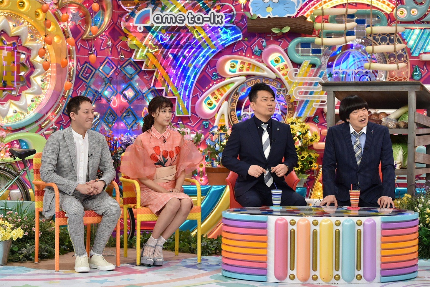 （左から）サバンナ高橋、山本美月、雨上がり決死隊。(c)テレビ朝日