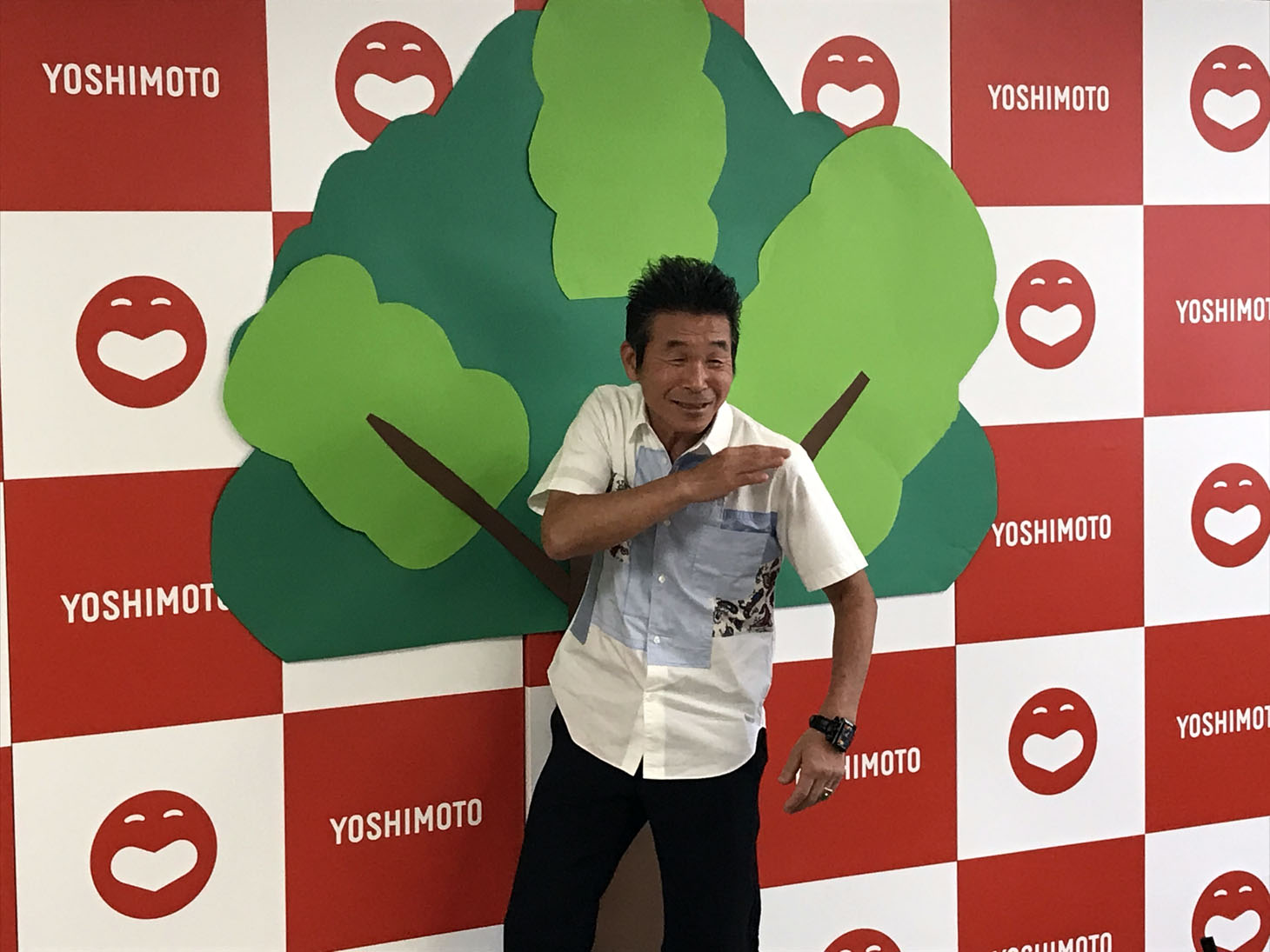 事故を振り返る間寛平。