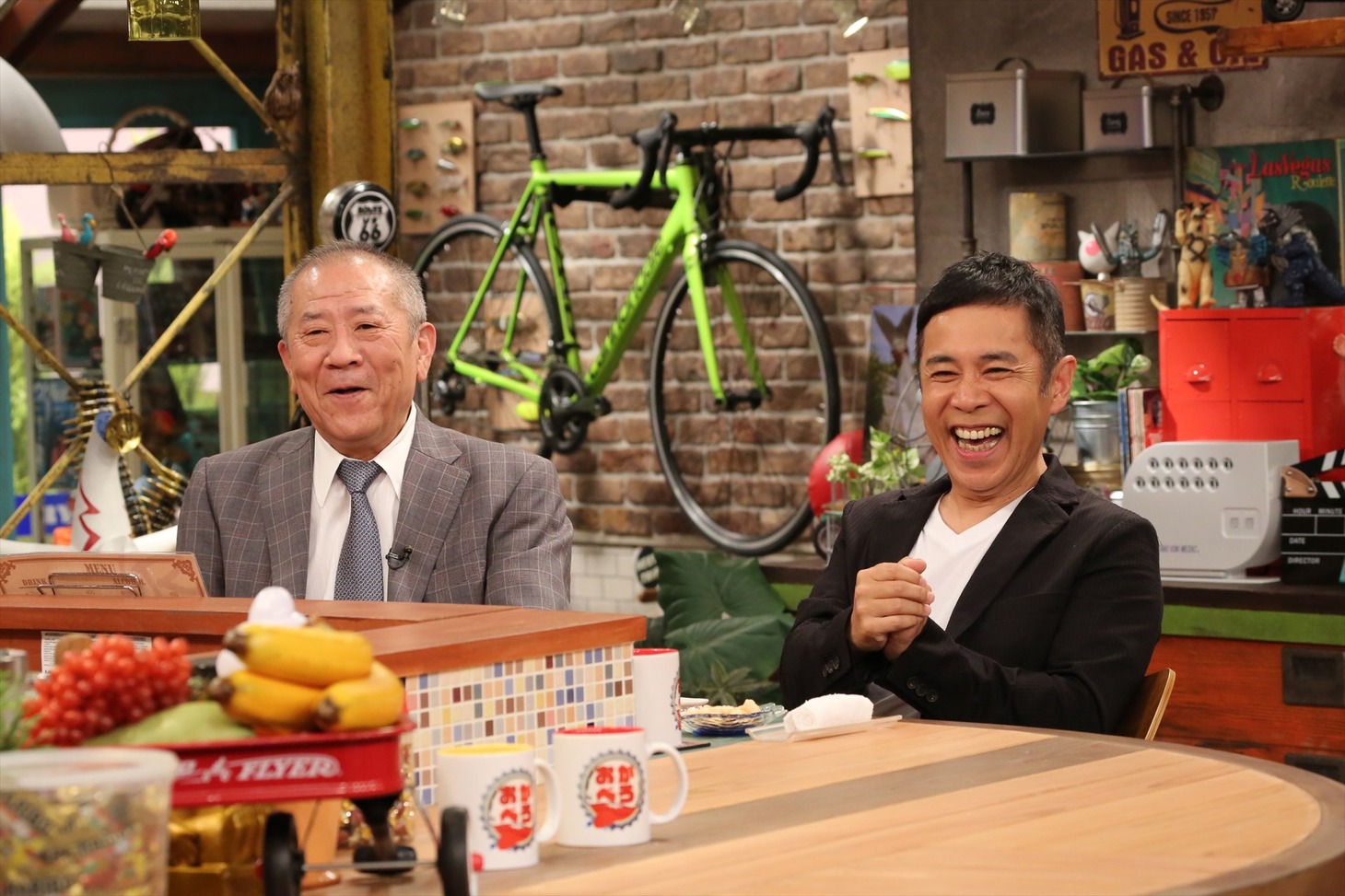 （左から）桂ざこば、ナインティナイン岡村。(c)関西テレビ