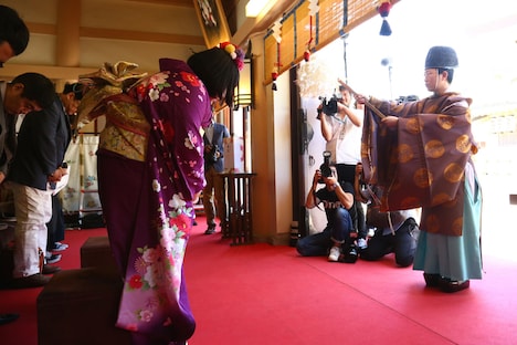 「吉本新喜劇座長酒井藍就任奉告祭」の様子。