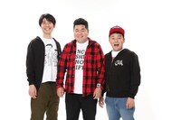 左からパラシュート部隊・矢野、ゴリけん、パラシュート部隊・斉藤。