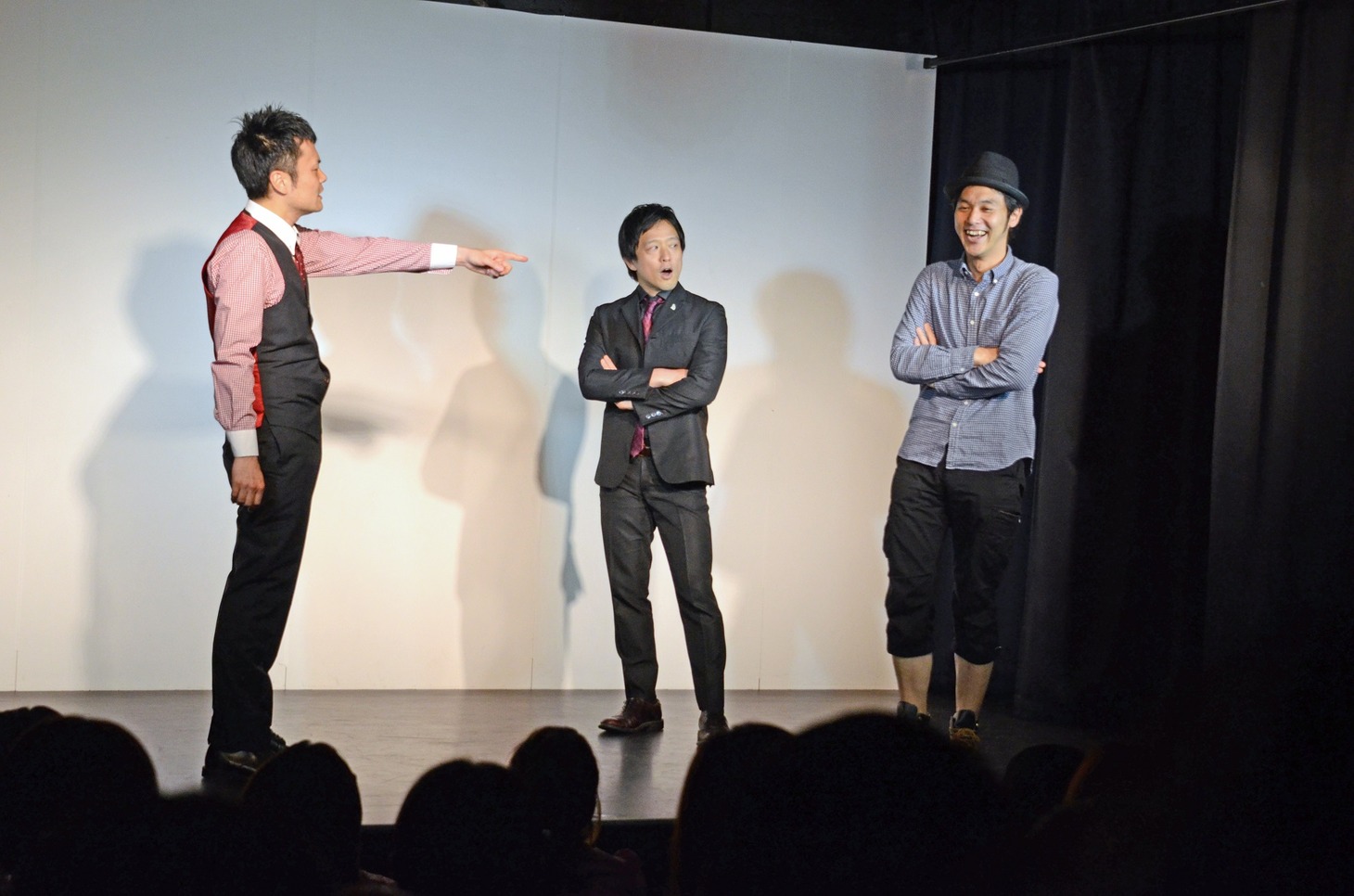 左からケン・カトウ、エルシャラカーニ・セイワ、キャプテン渡辺。