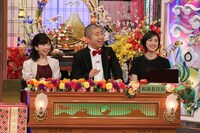 （左から）松尾由美子アナ、ハライチ澤部、天海祐希。(c)テレビ朝日