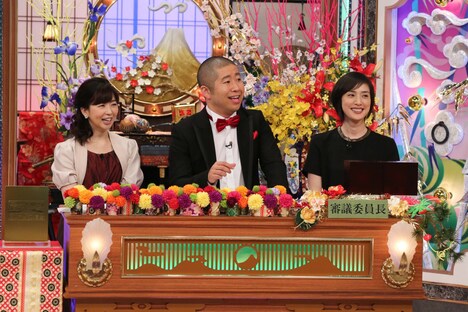 （左から）松尾由美子アナ、ハライチ澤部、天海祐希。(c)テレビ朝日
