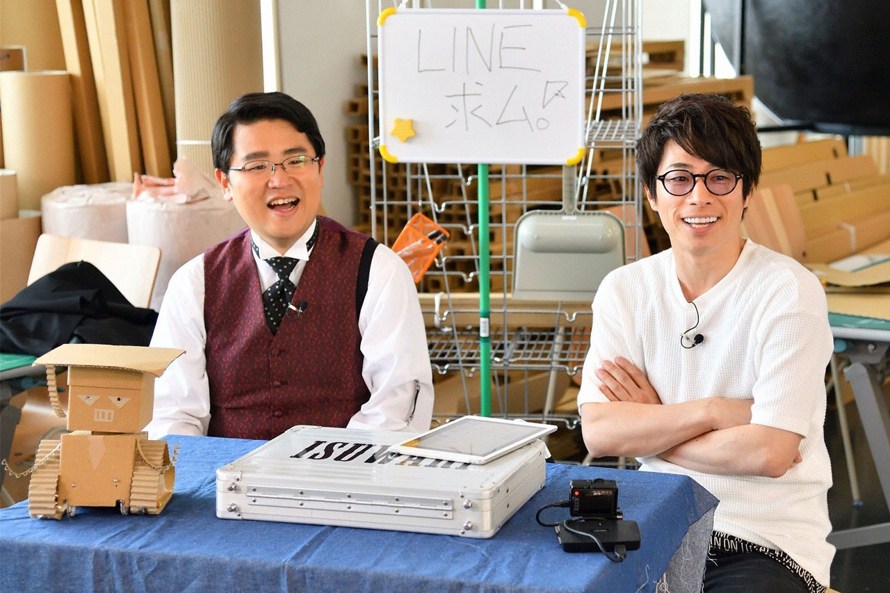 福島暢啓アナウンサーと淳（左から）。