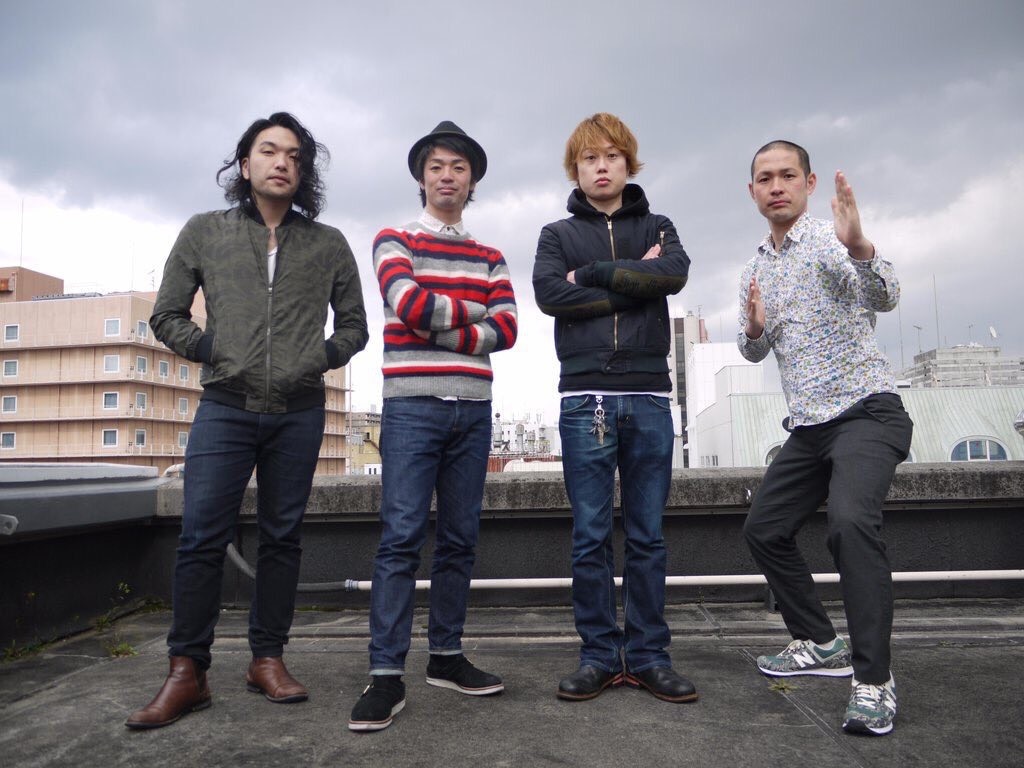 左から見取り図・盛山、アイロンヘッド辻井、見取り図リリー、アイロンヘッド毛利。