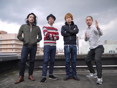 左から見取り図・盛山、アイロンヘッド辻井、見取り図リリー、アイロンヘッド毛利。