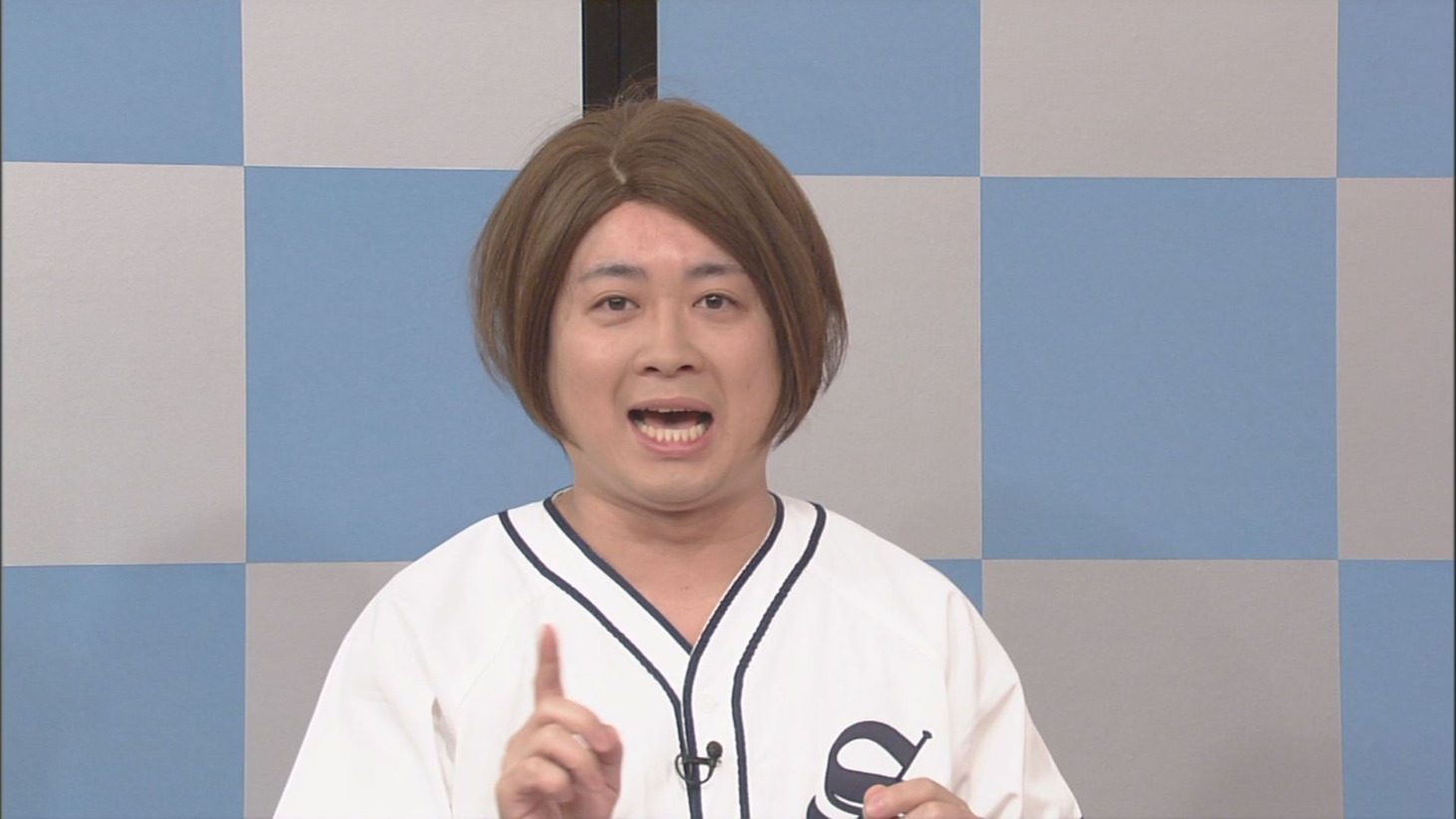 モノマネを披露するチョコレートプラネット松尾。(c)CBC