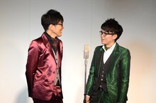 漫才を披露するヤーレンズ。