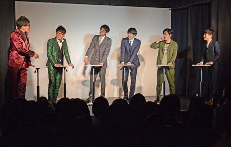 トーク中の（左から）ヤーレンズ、コマンダンテ、井下好井。