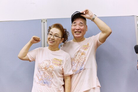 囲み取材に出席した宮川大助・花子。