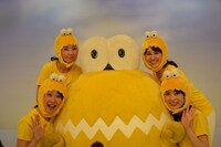 テレ玉くんとテレビ埼玉のアナウンサー。