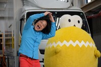 「テレ玉くんのうた」を踊る永野。