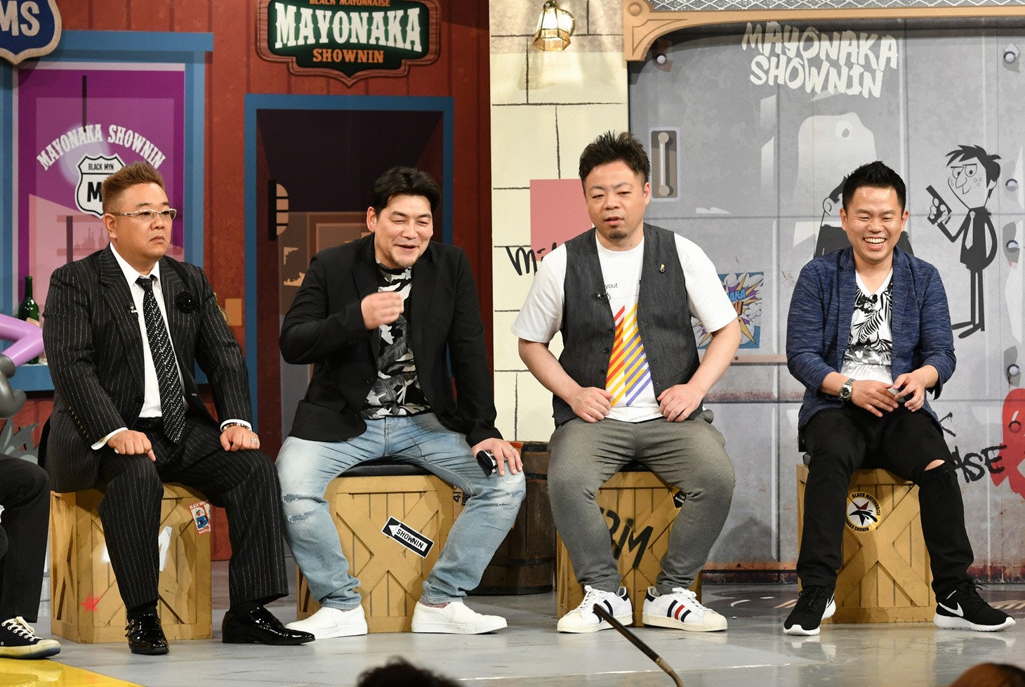 左からサンドウィッチマン、ダイアン。(c)読売テレビ