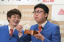 うな重を味わう銀シャリ橋本（右）。