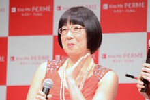 「紅筆リキッドルージュ」を塗ってもらった阿佐ヶ谷姉妹・美穂。